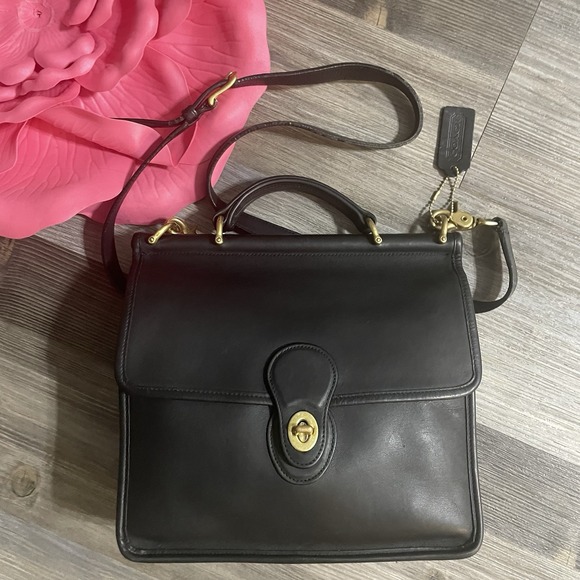 Coach Handbags - Vintage COACH Willis Leather Station Crossbody Shoulder Bag In Black Style 9927